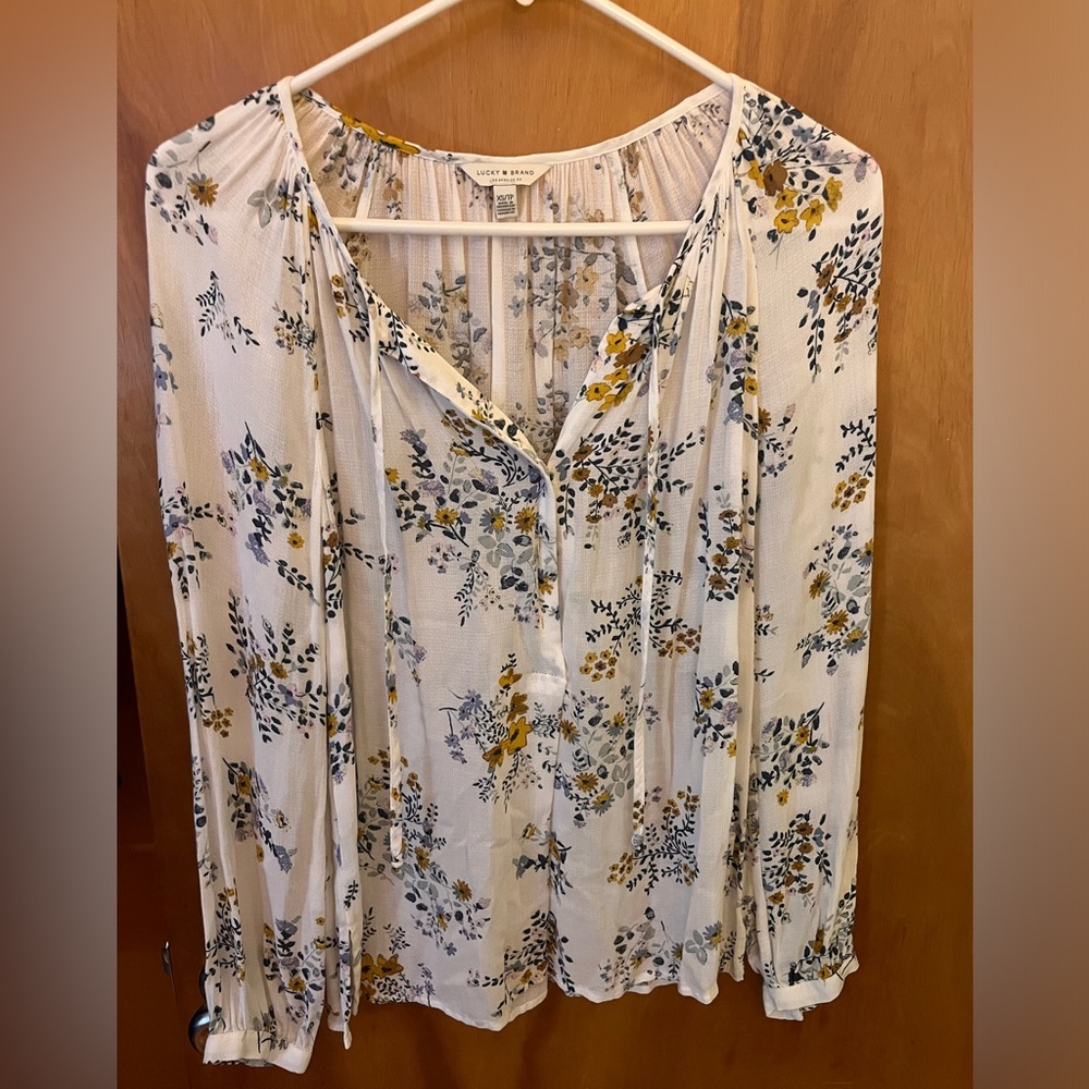 Lucky brand women’s top